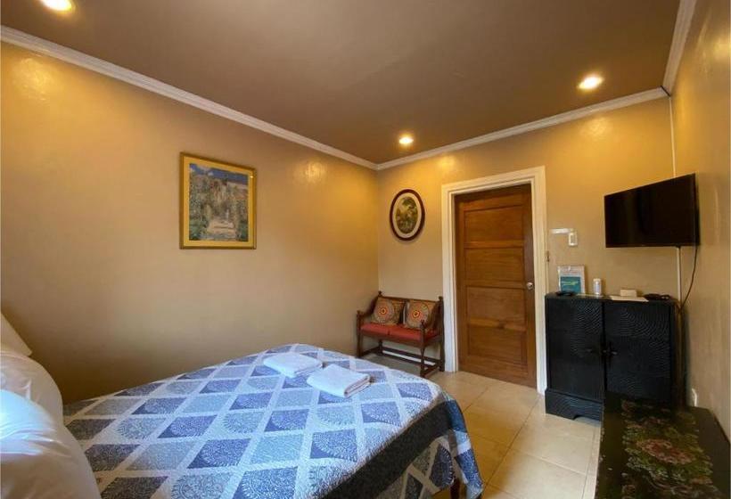 Hotel Oyo 708 Abaseria Deli And Cafe B&b