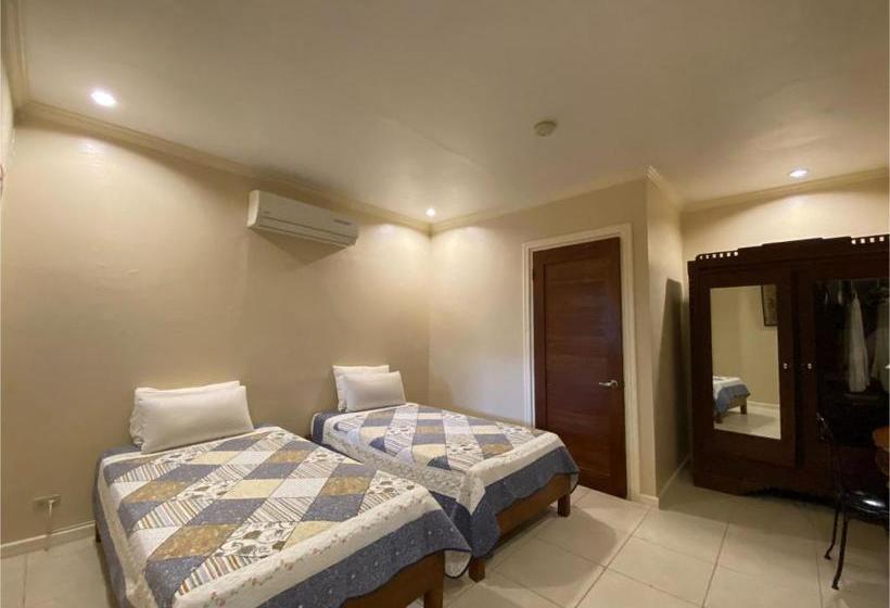 Szálloda Oyo 708 Abaseria Deli And Cafe B&b