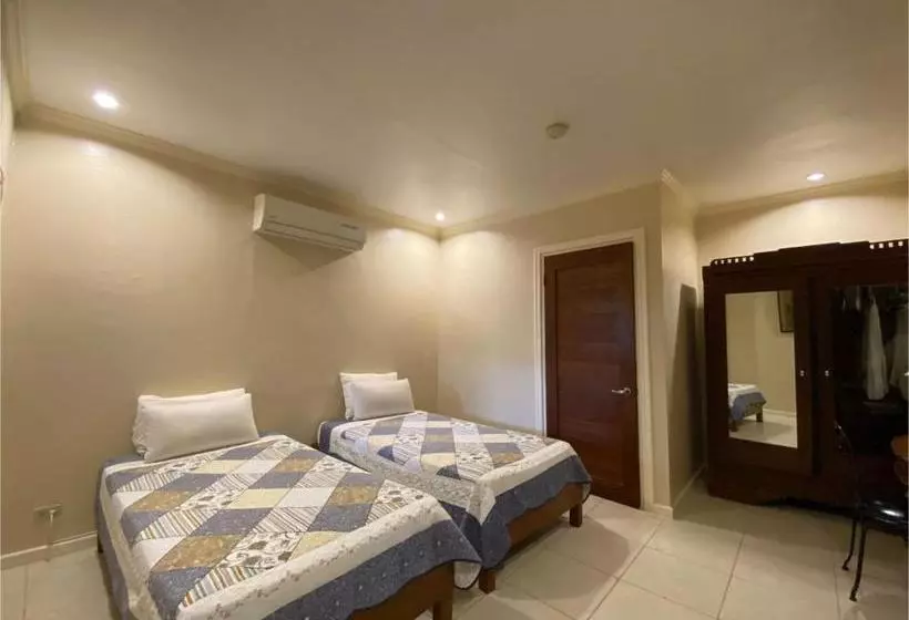 ホテル Oyo 708 Abaseria Deli And Cafe B&b