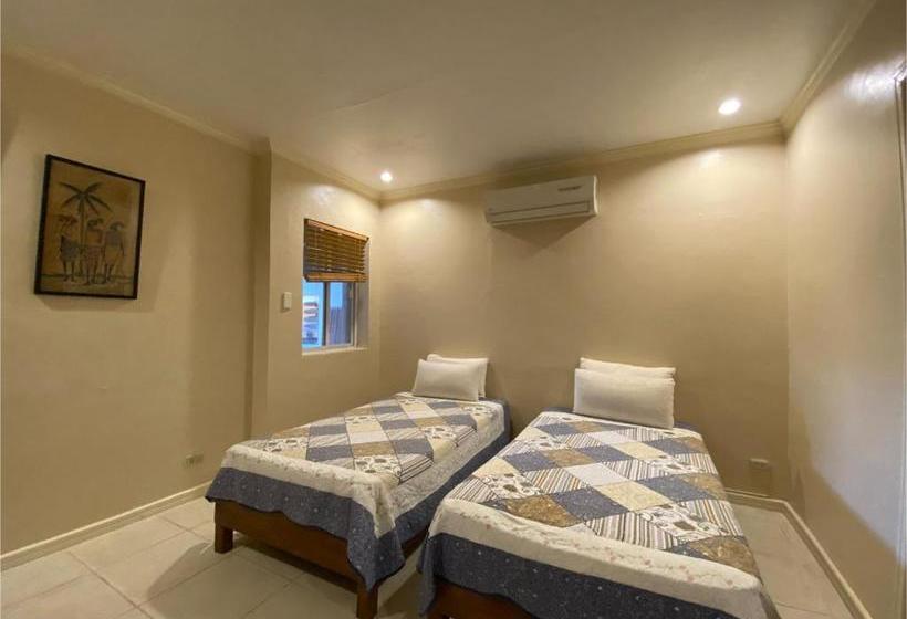 Hotel Oyo 708 Abaseria Deli And Cafe B&b