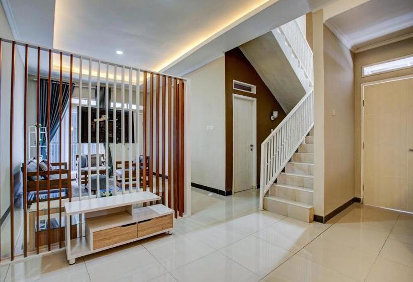 فندق Oyo 90059 Shakilla Home Cianjur