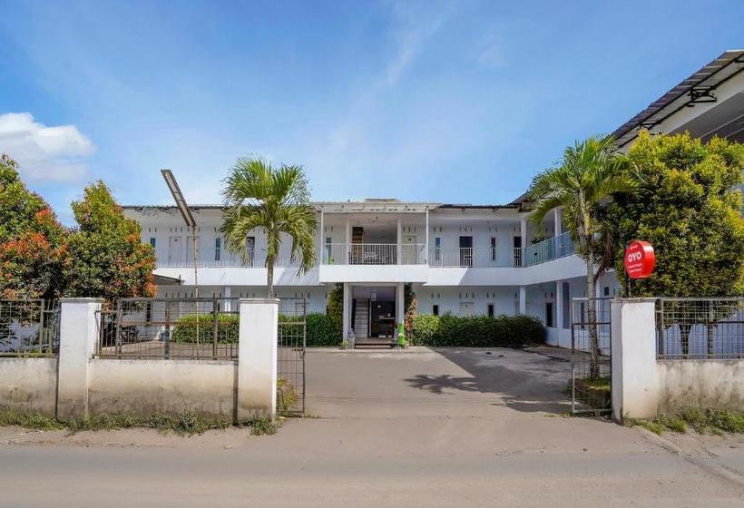 בית מלון כפרי Oyo 90086 Pondok Tasyiq Guest House