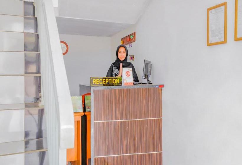 בית מלון כפרי Oyo 90086 Pondok Tasyiq Guest House