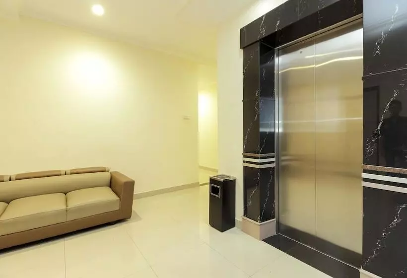 Hotelli Reddoorz Plus @ Paal 2 Manado