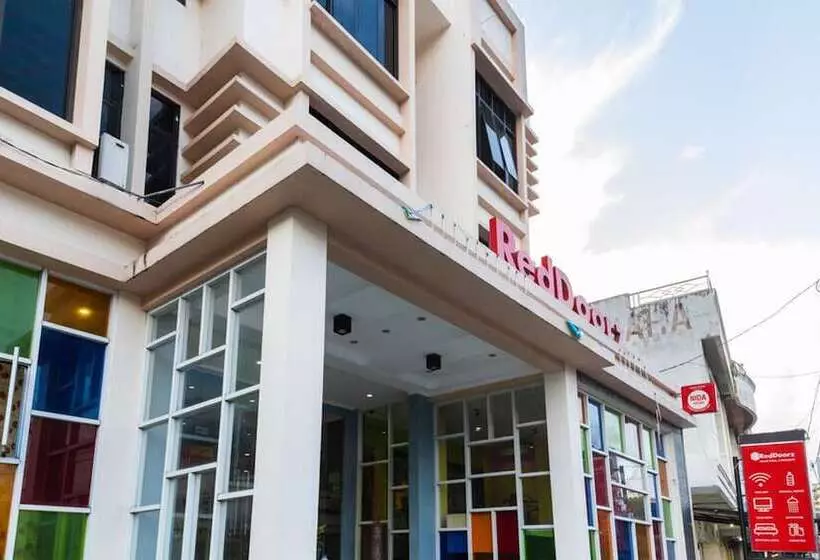 Hotelli Reddoorz Plus @ Paal 2 Manado