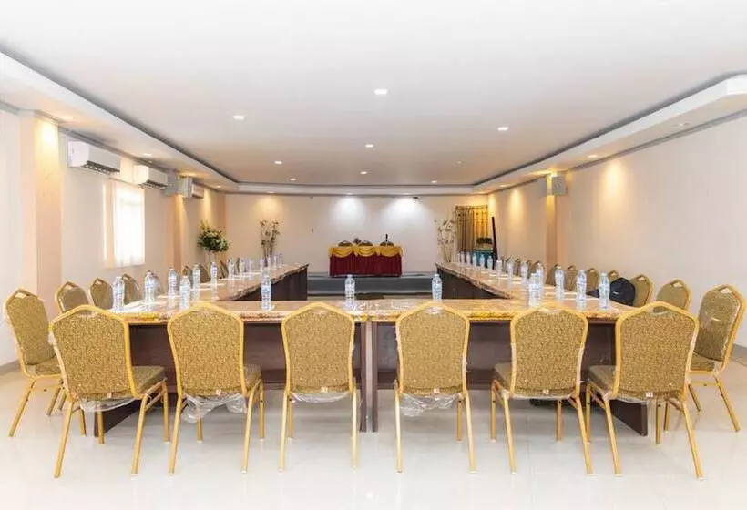 Hotelli Reddoorz Plus @ Paal 2 Manado