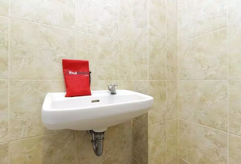 Hotelli Reddoorz Plus @ Paal 2 Manado