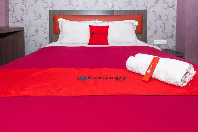 Hotelli Reddoorz Plus @ Paal 2 Manado
