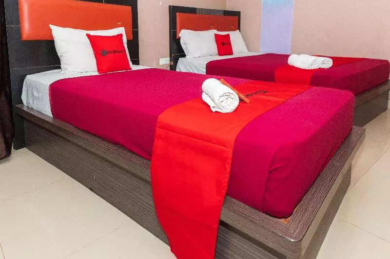 Hotelli Reddoorz Plus @ Paal 2 Manado