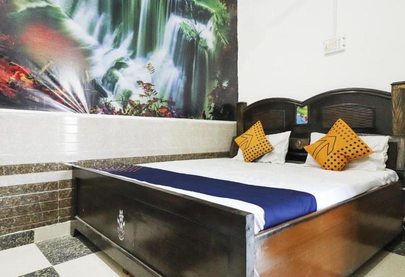 בית מלון כפרי Spot On 76155 Happy