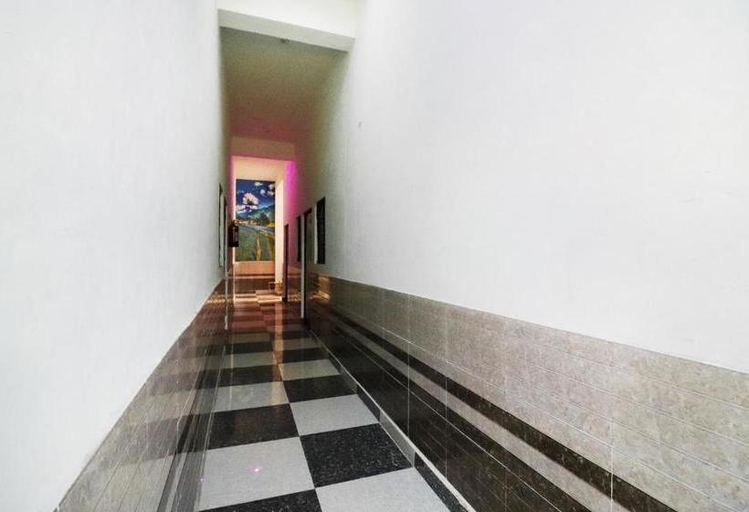 בית מלון כפרי Spot On 76155 Happy