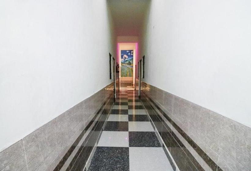 בית מלון כפרי Spot On 76155 Happy