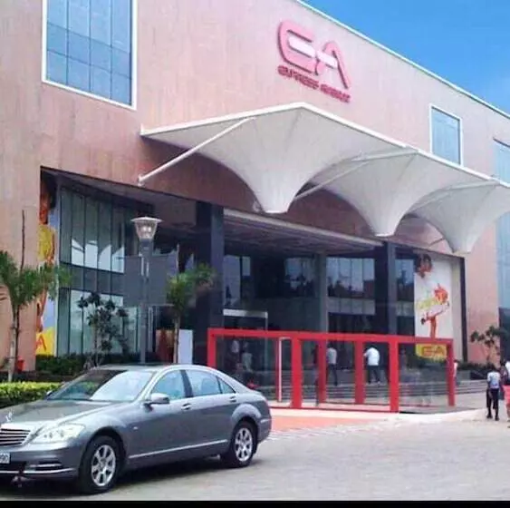 هتل Universal Residency