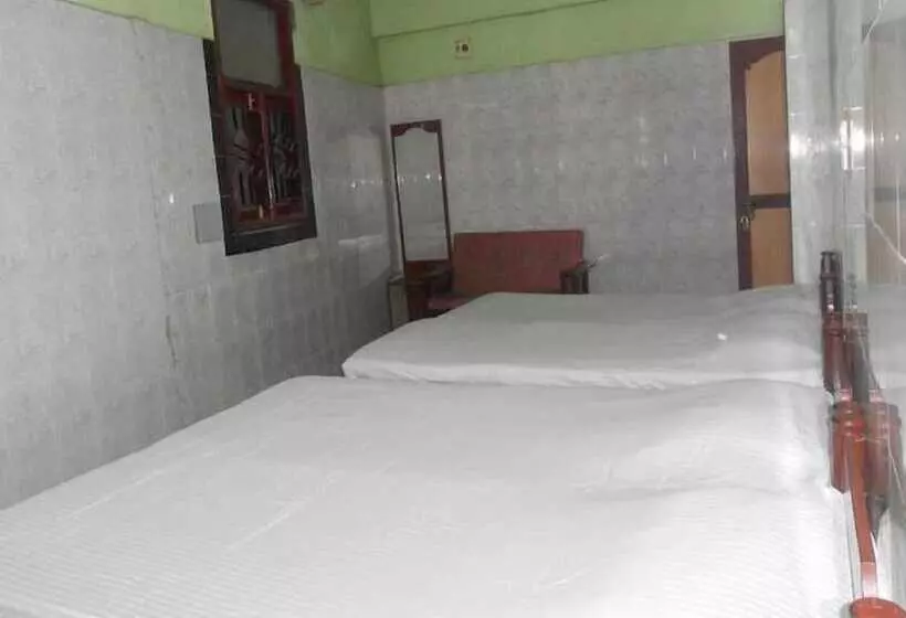 هتل Universal Residency