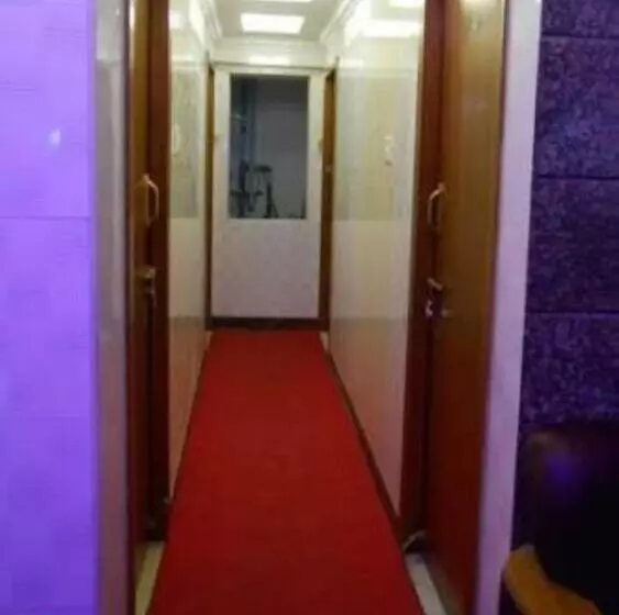 هتل Universal Residency