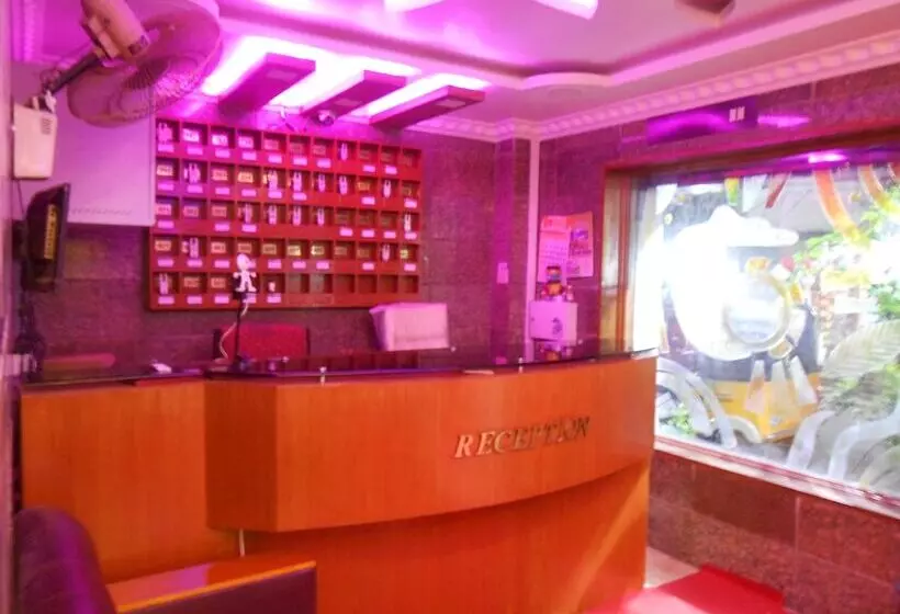 هتل Universal Residency