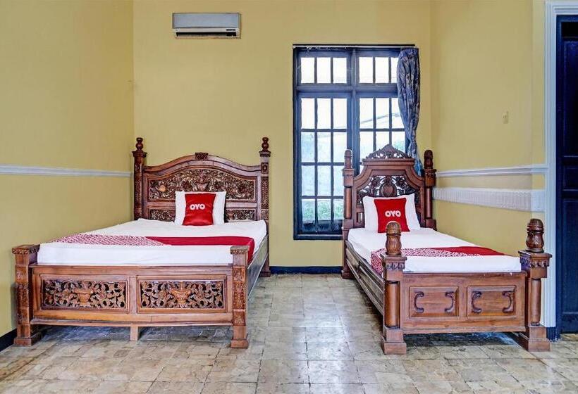 Spot On 91798 Hotel Grand Mutiara