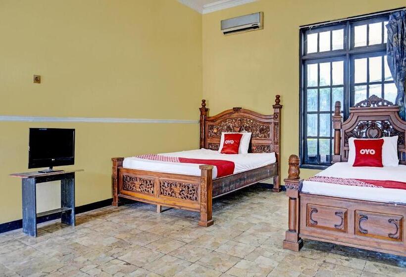 Spot On 91798 Hotel Grand Mutiara