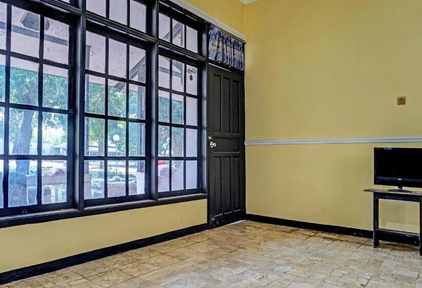 Spot On 91798 Hotel Grand Mutiara