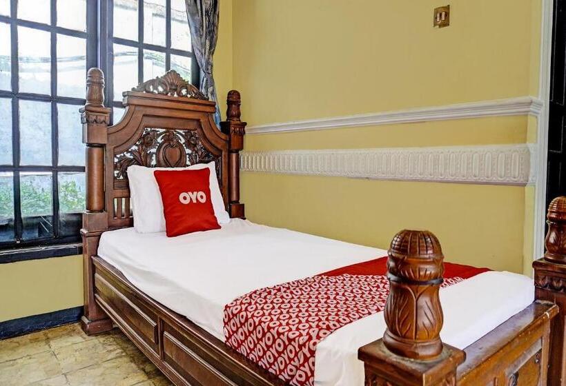 Spot On 91798 Hotel Grand Mutiara