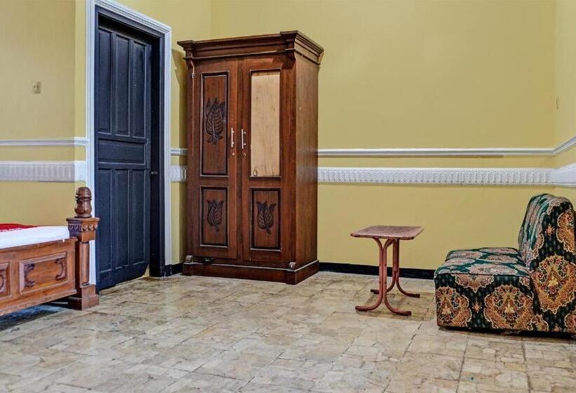 Spot On 91798 Hotel Grand Mutiara