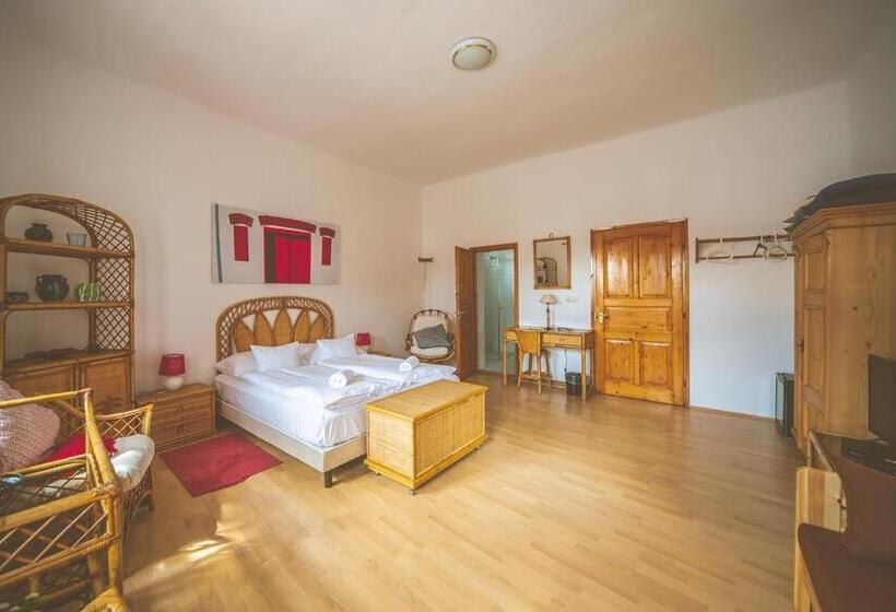 مبيت وإفطار Palkonyha Panzió Speiz