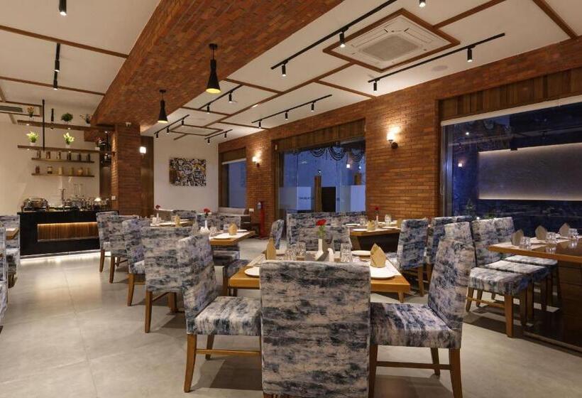 هتل Flourish International