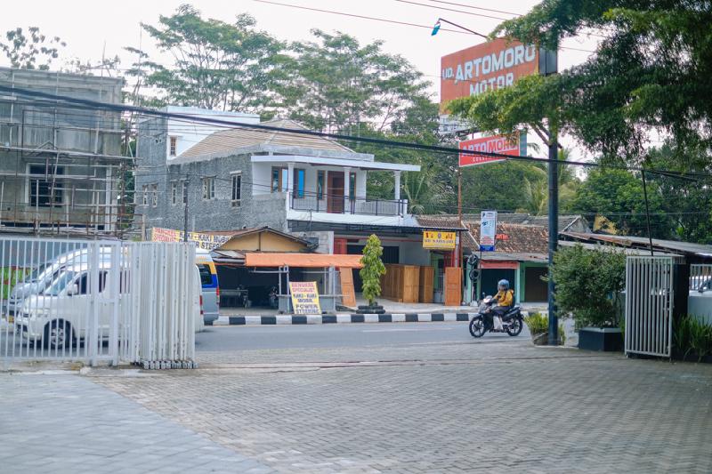 בית מלון כפרי Reddoorz At Artomoro Guest House