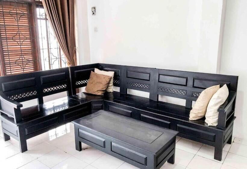 בית מלון כפרי Reddoorz Near Eco Green Park Batu