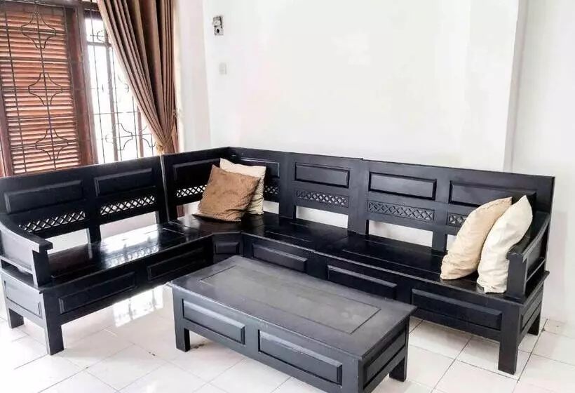 ホテル Reddoorz Near Eco Green Park Batu