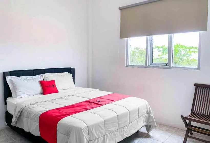 ホテル Reddoorz Near Eco Green Park Batu