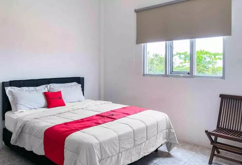 ホテル Reddoorz Near Eco Green Park Batu