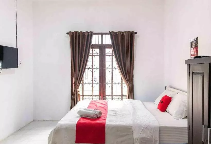 ホテル Reddoorz Near Eco Green Park Batu