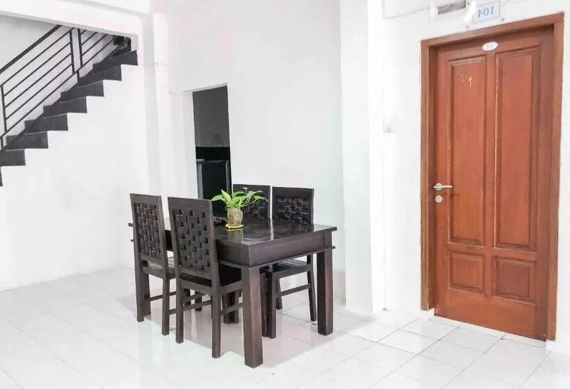 ホテル Reddoorz Near Eco Green Park Batu