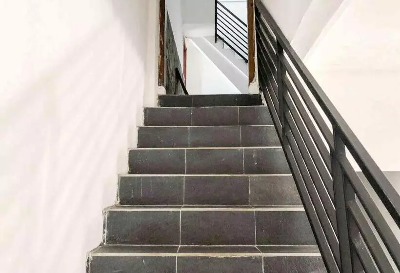 ホテル Reddoorz Near Eco Green Park Batu