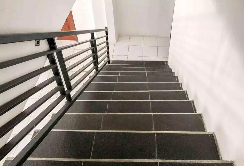 ホテル Reddoorz Near Eco Green Park Batu