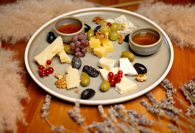 בית מלון כפרי Stejarii Resort