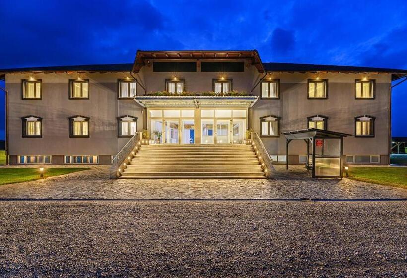 בית מלון כפרי Stejarii Resort