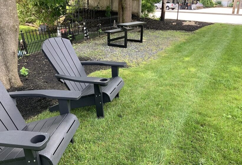 فندق صغير Grasshopper Inn