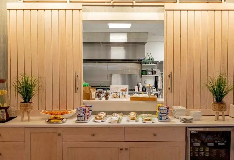 هاستل Grasshopper Inn