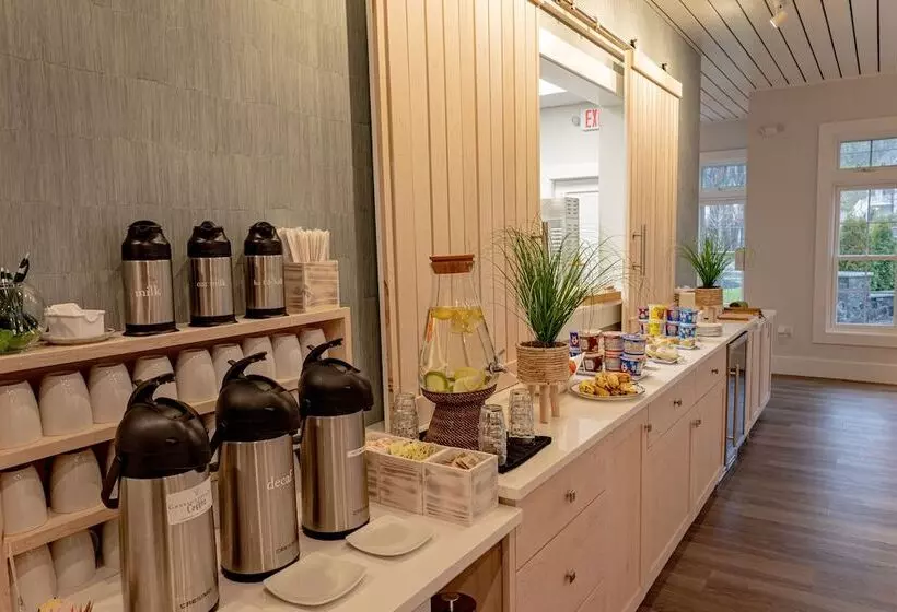 هاستل Grasshopper Inn