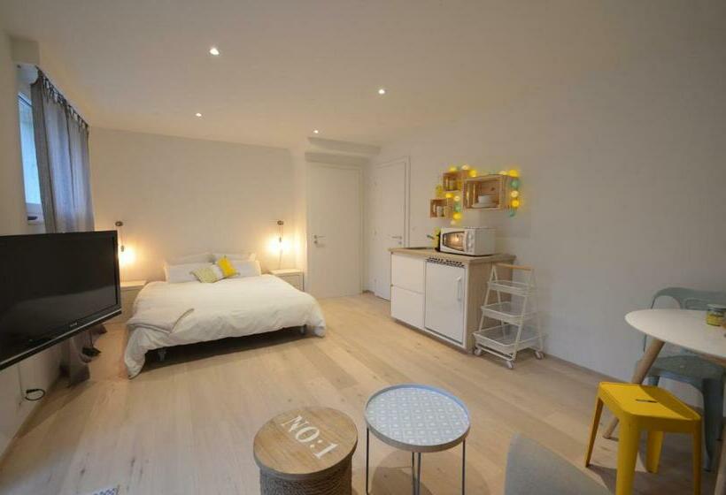 住宿加早餐  La Chambre #11