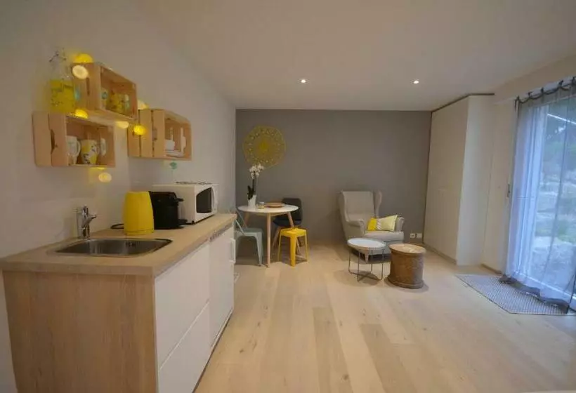 Aamiaismajoitus (B&B) La Chambre #11