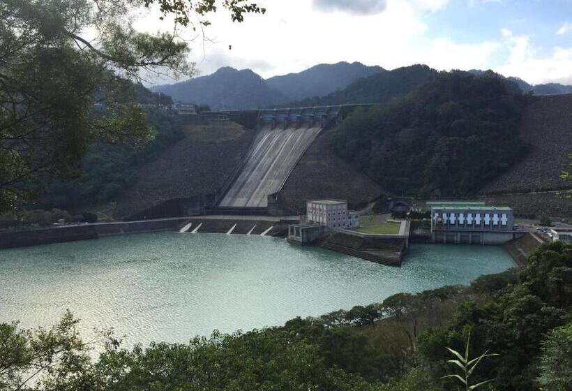 تختخواب و صبحانه Johnnie S Inn