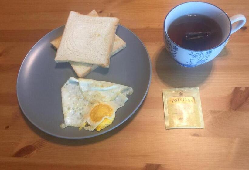 تختخواب و صبحانه Johnnie S Inn