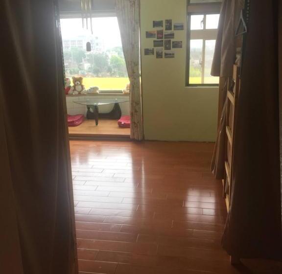 تختخواب و صبحانه Johnnie S Inn