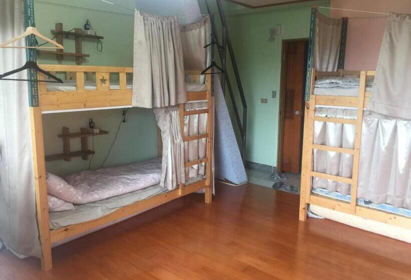 تختخواب و صبحانه Johnnie S Inn