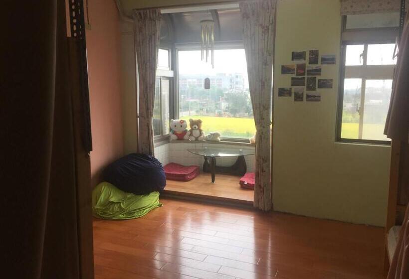 تختخواب و صبحانه Johnnie S Inn