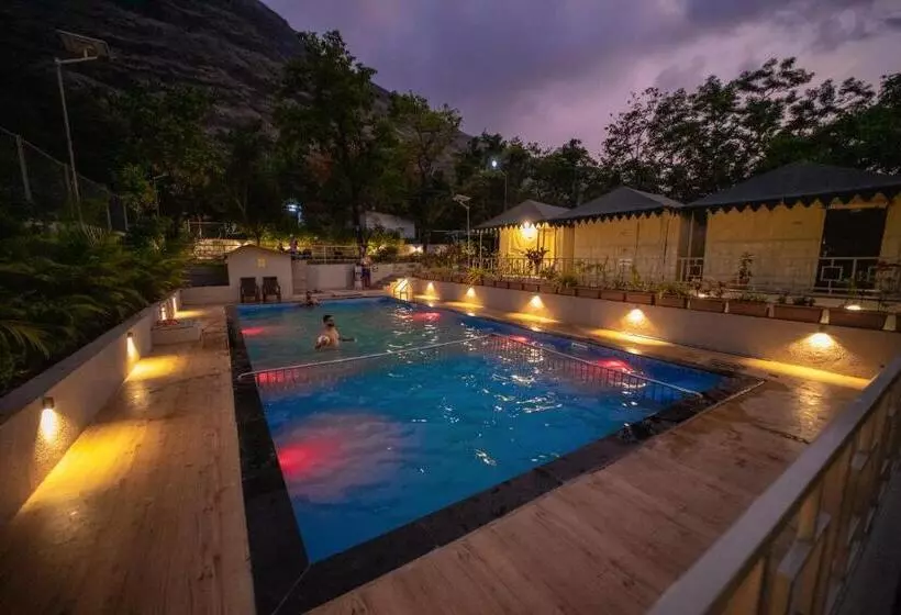 Hotelli Indradhanush Hill Resort