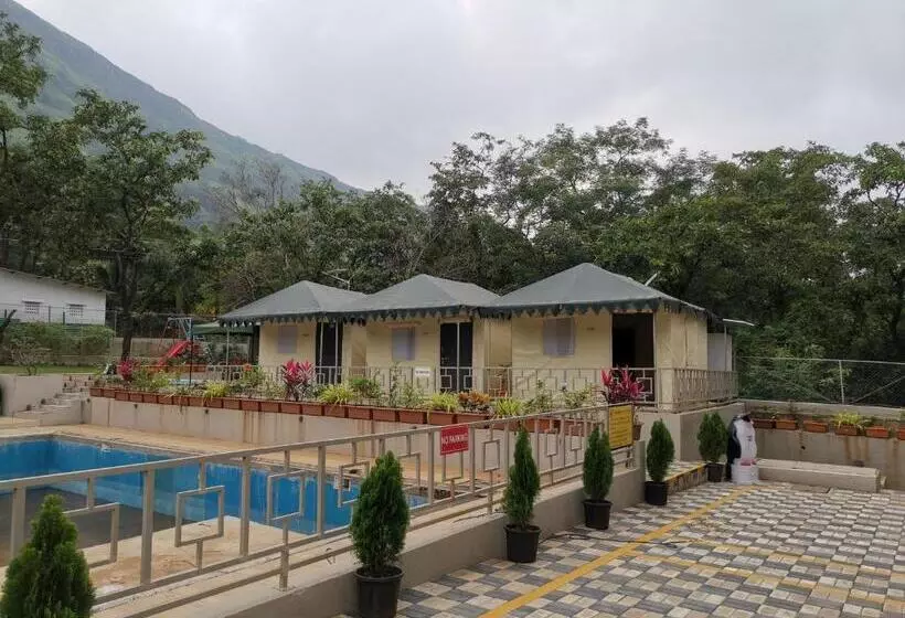 Hotelli Indradhanush Hill Resort